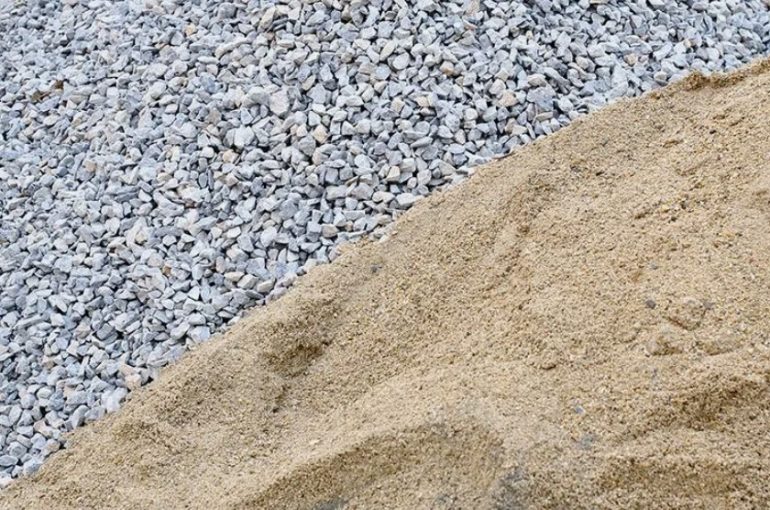 Песок и щебень: влияние качества материалов на долговечность дома